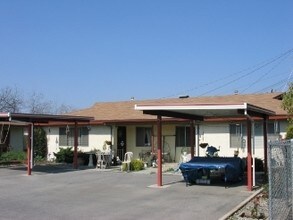 913-919 Baldwin Rd in Bakersfield, CA - Foto de edificio - Building Photo