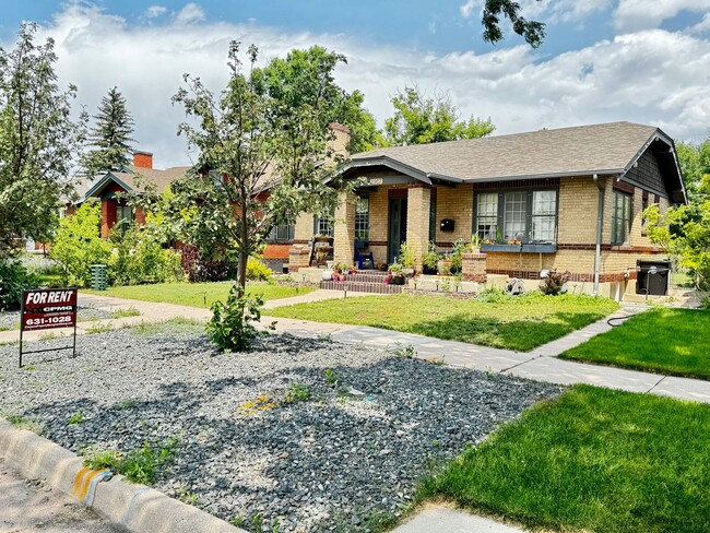 property at 2917 Thomes Ave
