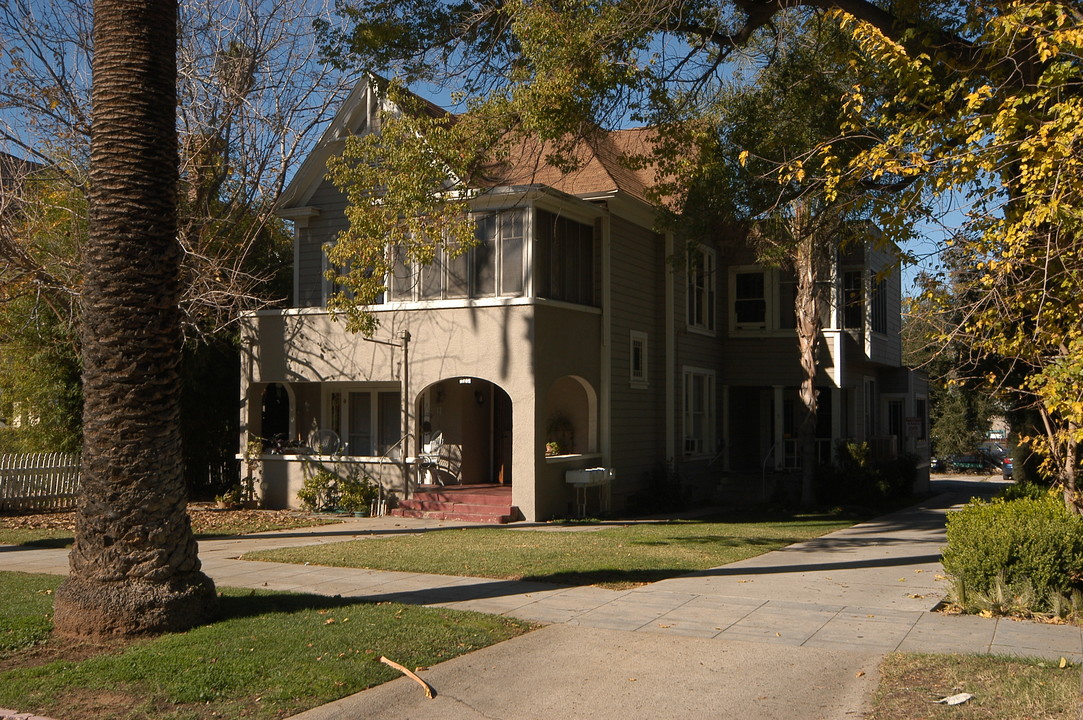 120 Olive Ave in Redlands, CA - Building Photo