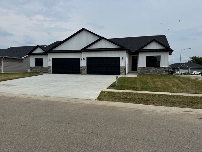 4600 Lasalle Ct in Springfield, IL - Building Photo - Building Photo