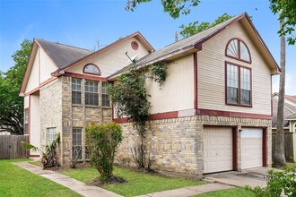 16322 Petaluma Dr in Houston, TX - Foto de edificio - Building Photo