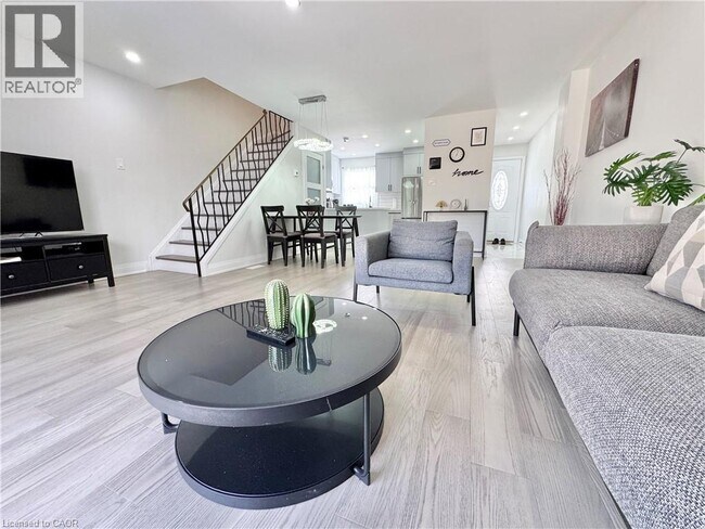 138 Jansen Ave in Kitchener, ON - Building Photo - Building Photo