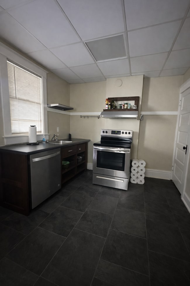 446 Lake St in Eau Claire, WI - Building Photo - Building Photo