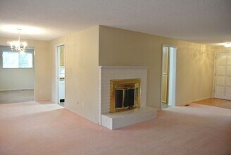 1815 NW Daemon Pl in Albany, OR - Foto de edificio - Building Photo