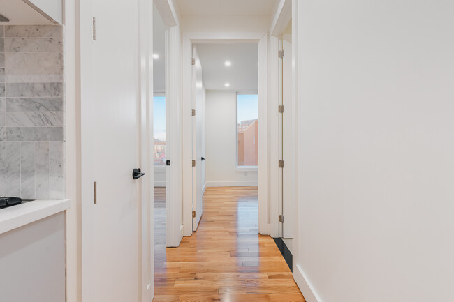 33 Franklin St, Unit 204 in Brooklyn, NY - Building Photo - Building Photo