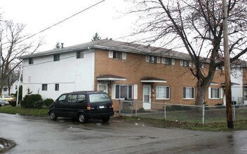 Oasis Properties Condominium (por) in Columbus, OH - Building Photo - Building Photo