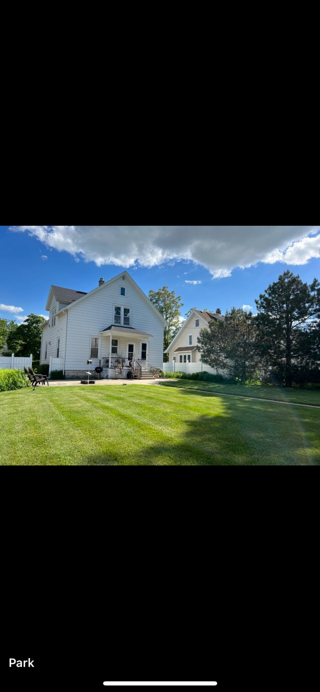 N88W16024 Park Blvd, Unit Lower Unit in Menomonee Falls, WI - Foto de edificio - Building Photo