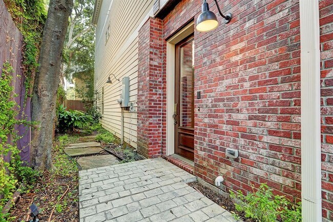 2501 McDuffie St in Houston, TX - Building Photo - Building Photo