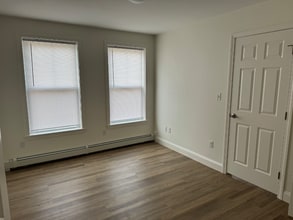 33 Hoppin Ave in East Providence, RI - Foto de edificio - Building Photo