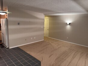 239 Old Farms Rd in Avon, CT - Building Photo - Building Photo