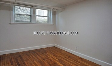 95 Adams St in Waltham, MA - Building Photo - Building Photo
