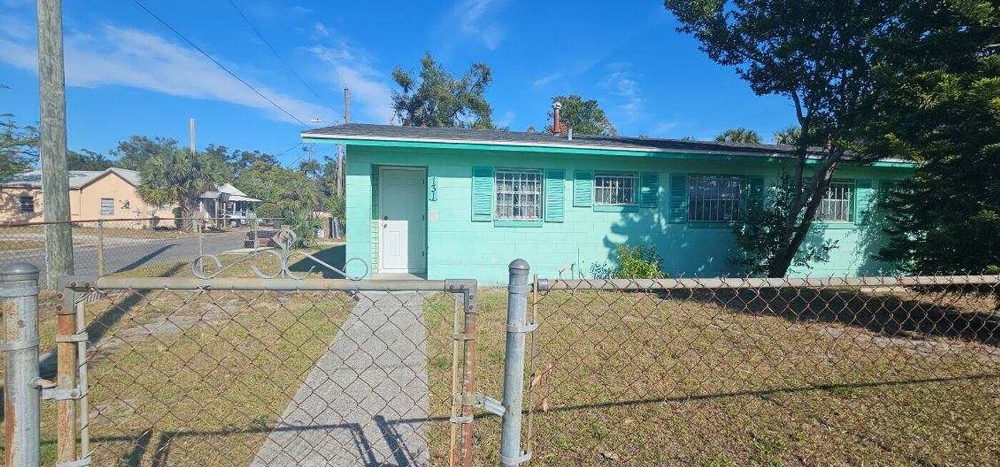 131 Pear St in Lakeland, FL - Building Photo