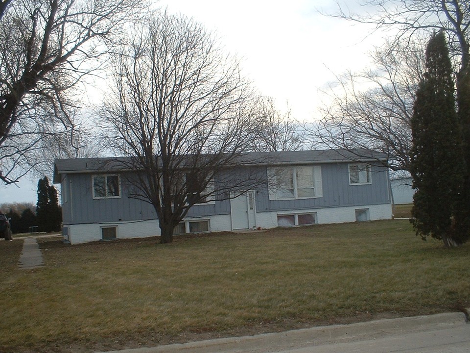 1331 Olive Ave in Hampton, IA - Building Photo