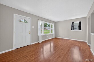 340 Hillcrest Blvd in Ballwin, MO - Building Photo - Building Photo