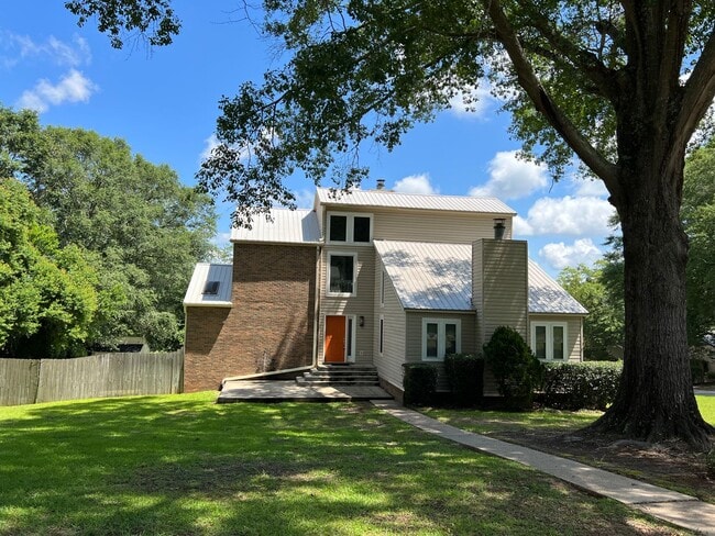 107 Kingswood Dr