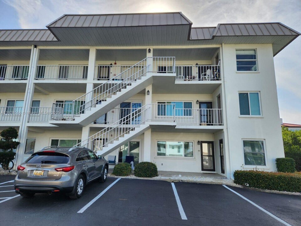 3320 Gulf of Mexico Dr in Longboat Key, FL - Building Photo