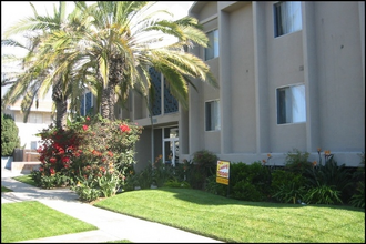 800 Meyer Ln in Redondo Beach, CA - Building Photo - Building Photo