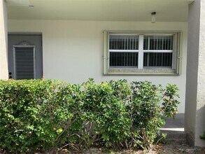 8220 Sunrise Lakes Blvd in Sunrise, FL - Building Photo - Building Photo