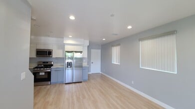 142 W 84th St in Los Angeles, CA - Building Photo - Building Photo