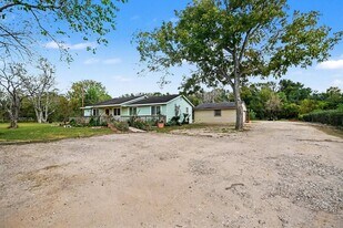 1627 Texas Ave in League City, TX - Building Photo