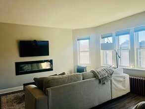 1827 Gunderson Ave in Berwyn, IL - Building Photo - Building Photo