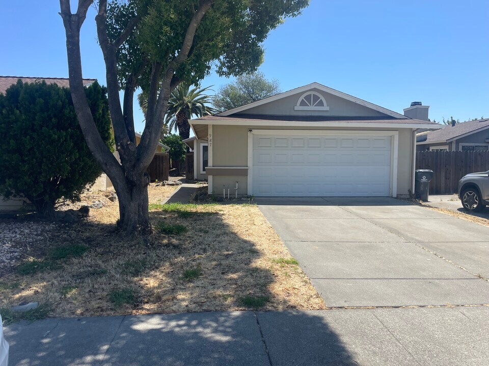 987 Daniel St in Fairfield, CA - Building Photo