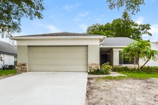 1058 Dees Dr in Oviedo, FL - Building Photo