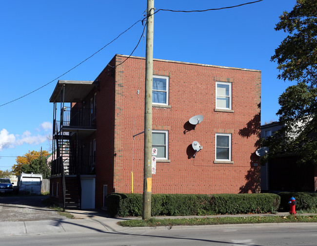 1379 Barton St E in Hamilton, ON - Building Photo - Primary Photo