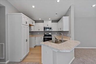 7763 Devonshire Dr in Alexandria, KY - Building Photo - Building Photo