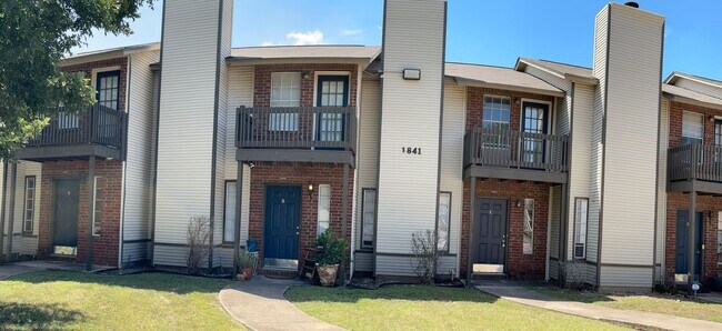 property at 1841 River Crossing Cir