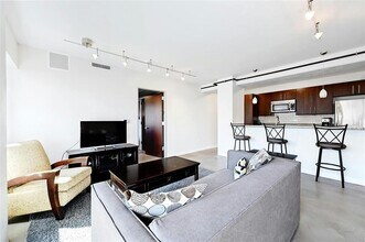 800 Brazos St in Austin, TX - Foto de edificio - Building Photo