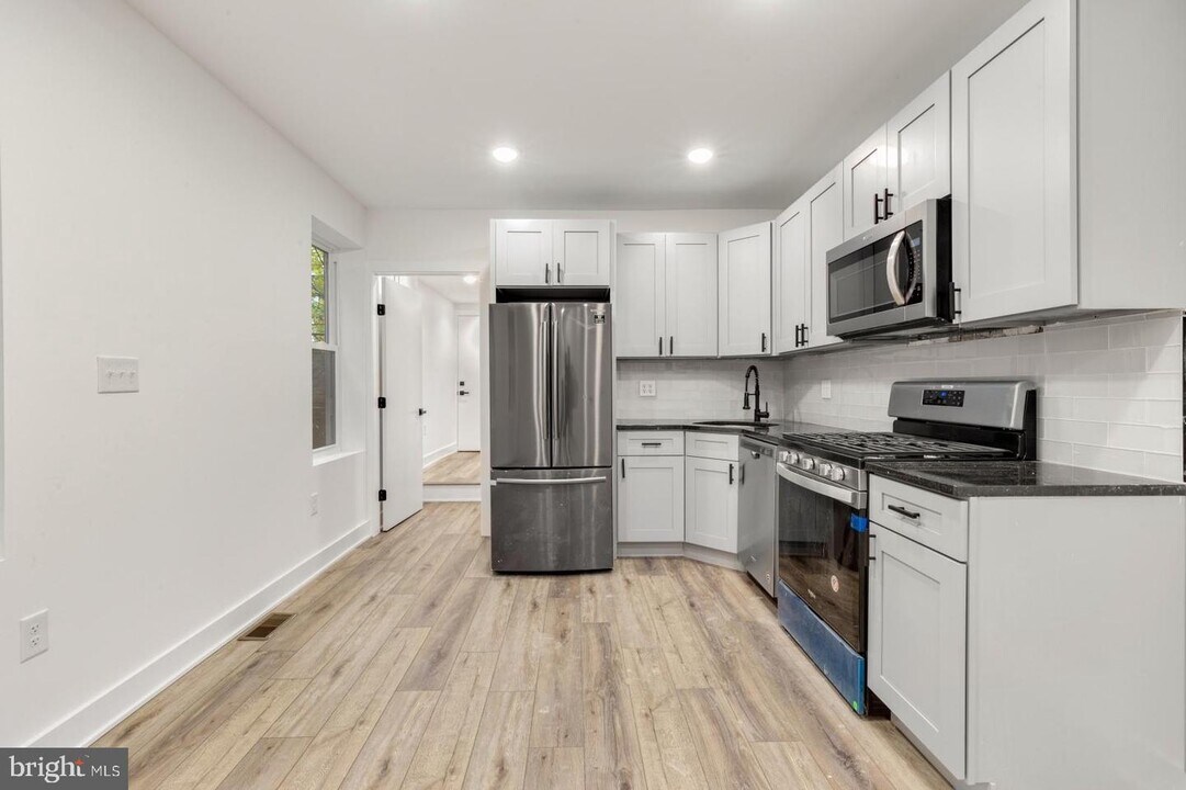 2938 W Girard Ave-Unit -1 in Philadelphia, PA - Building Photo