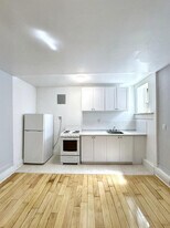 WELLESLEY APARTMENTS in Toronto, ON - Building Photo