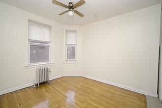 1347 W Estes Ave-Unit -1347-F4 in Chicago, IL - Building Photo - Building Photo