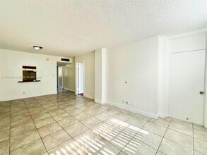 2903 NE 163rd St in Miami, FL - Building Photo - Building Photo