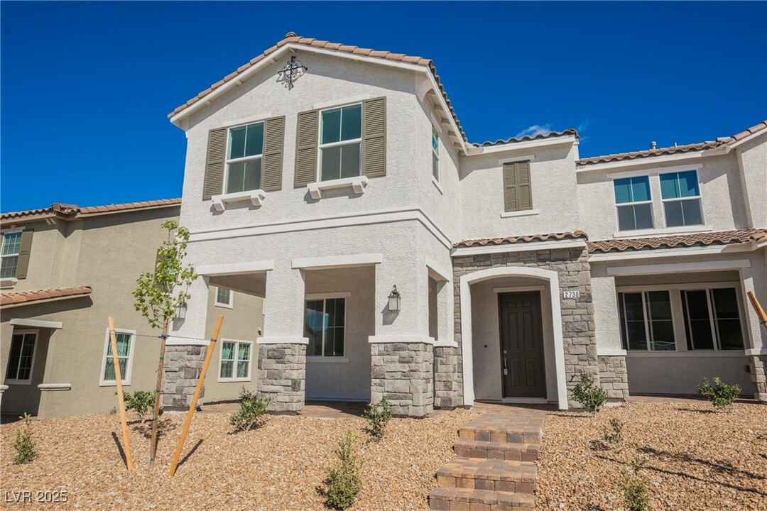 2730 Fantoni St in Henderson, NV - Foto de edificio
