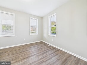 300 W Chesapeake Ave in Towson, MD - Building Photo - Building Photo