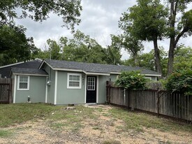 407 S 6th St in Gatesville, TX - Building Photo