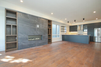 866 Woodroffe Av in Ottawa, ON - Building Photo - Interior Photo