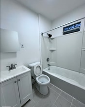 409 Raines Park, Unit 2 in Rochester, NY - Foto de edificio - Building Photo