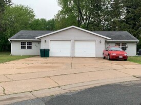 2216 Melanie Ln in Eau Claire, WI - Building Photo