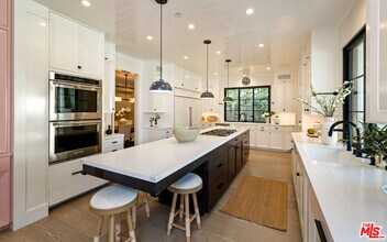 720 Amalfi Dr in Los Angeles, CA - Building Photo - Building Photo