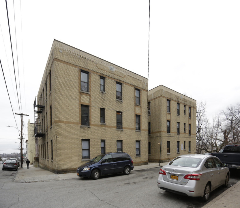 94 Convent Pl in Yonkers, NY - Foto de edificio