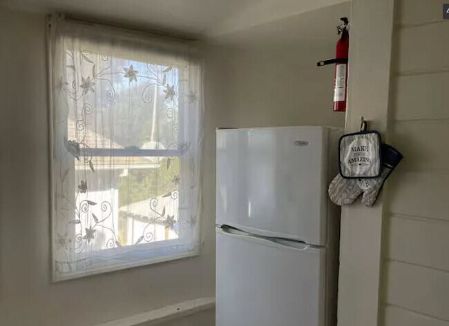 701 W Poplar St, Unit Apartment 3 in Stockton, CA - Foto de edificio - Building Photo