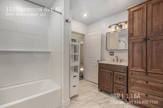 1213 Lewison Ave NE in Grand Rapids, MI - Building Photo - Building Photo