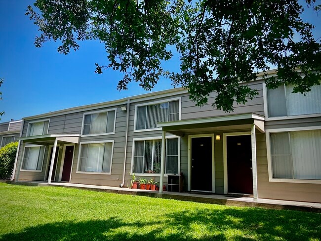 Treehouse Apartments in College Station, TX - Building Photo - Building Photo