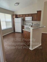 810-203 Castleglen Dr in Garland, TX - Building Photo - Building Photo