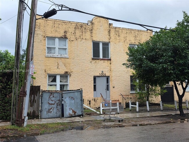 1005 SW 19th Ave in Miami, FL - Building Photo - Building Photo