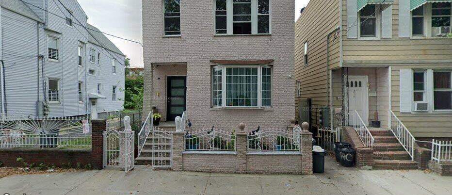 218 Freeman Ave in Jersey City, NJ - Building Photo
