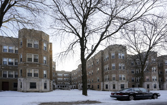 6747 S Oglesby Ave in Chicago, IL - Foto de edificio - Building Photo